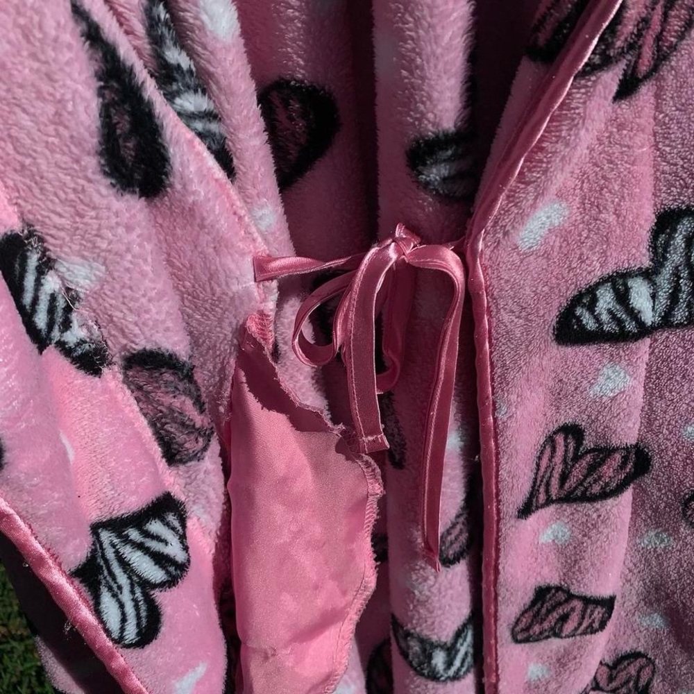 Soft Pink Heart Patterned Women's Robe - Picture 5 of 7
